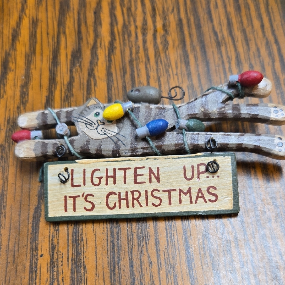 Christmas Cat Pin with Lights